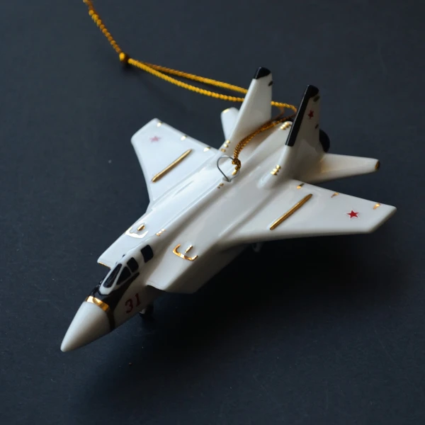Ёлочная игрушка самолет-истребитель №31 с ракетой Кинжал белый (фарфор) серия Самолеты России