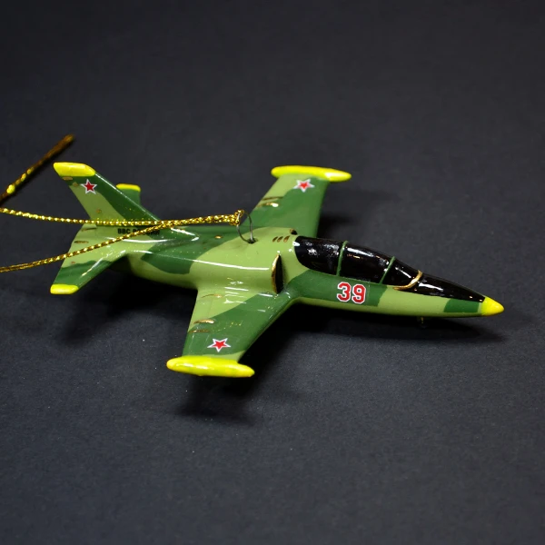 Ёлочная игрушка самолет Л-39 Альбатрос (фарфор) серия Самолеты России Ёлочная игрушка самолет Л-39 Альбатрос (фарфор) серия Самолеты России