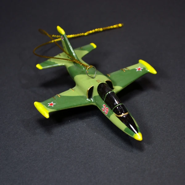 Ёлочная игрушка самолет Л-39 Альбатрос (фарфор) серия Самолеты России Ёлочная игрушка самолет Л-39 Альбатрос (фарфор) серия Самолеты России