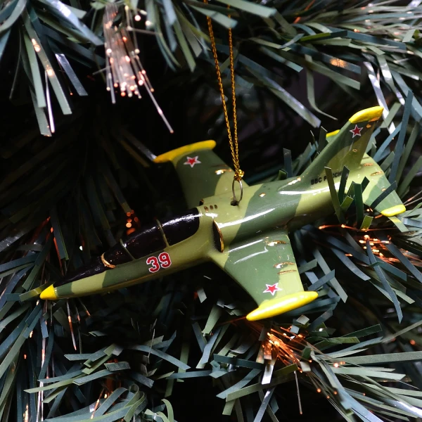 Ёлочная игрушка самолет Л-39 Альбатрос (фарфор) серия Самолеты России Ёлочная игрушка самолет Л-39 Альбатрос (фарфор) серия Самолеты России