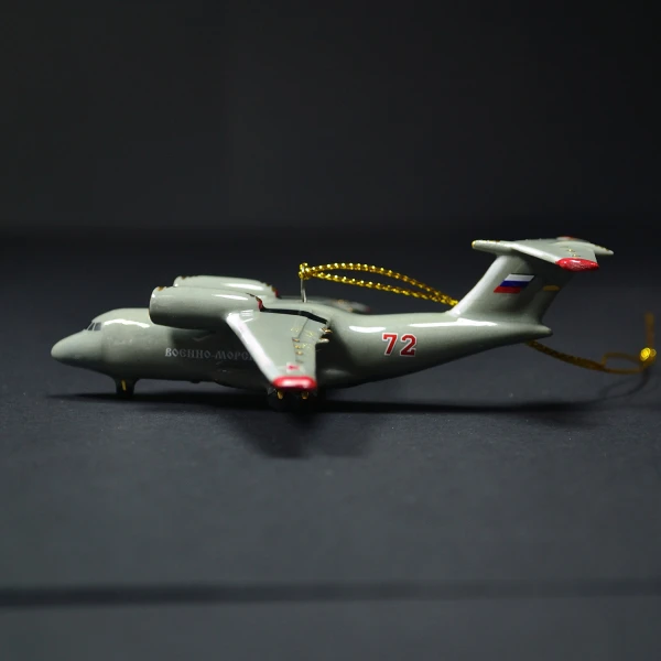 Елочная игрушка Ан-72 серый (фарфор) серия Самолеты России