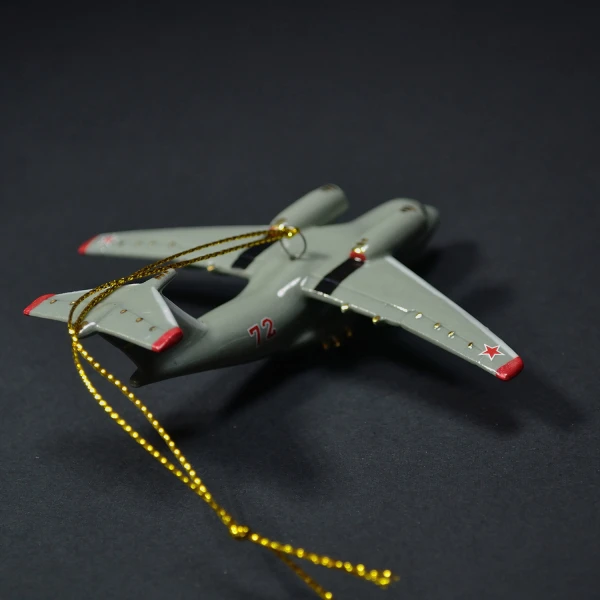 Елочная игрушка Ан-72 серый (фарфор) серия Самолеты России