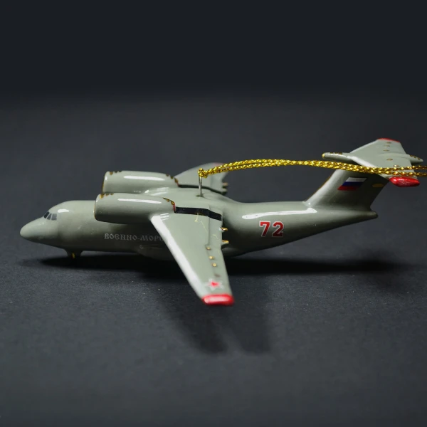 Елочная игрушка Ан-72 серый (фарфор) серия Самолеты России