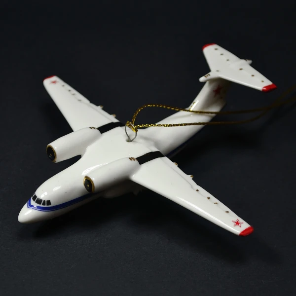Елочная игрушка Ан-72 белый (фарфор) серия Самолеты России