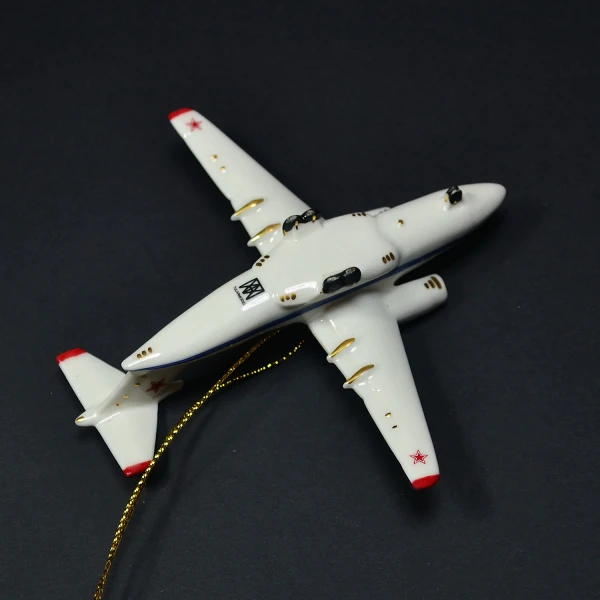 Елочная игрушка Ан-72 белый (фарфор) серия Самолеты России