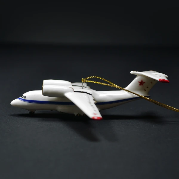 Елочная игрушка Ан-72 белый (фарфор) серия Самолеты России